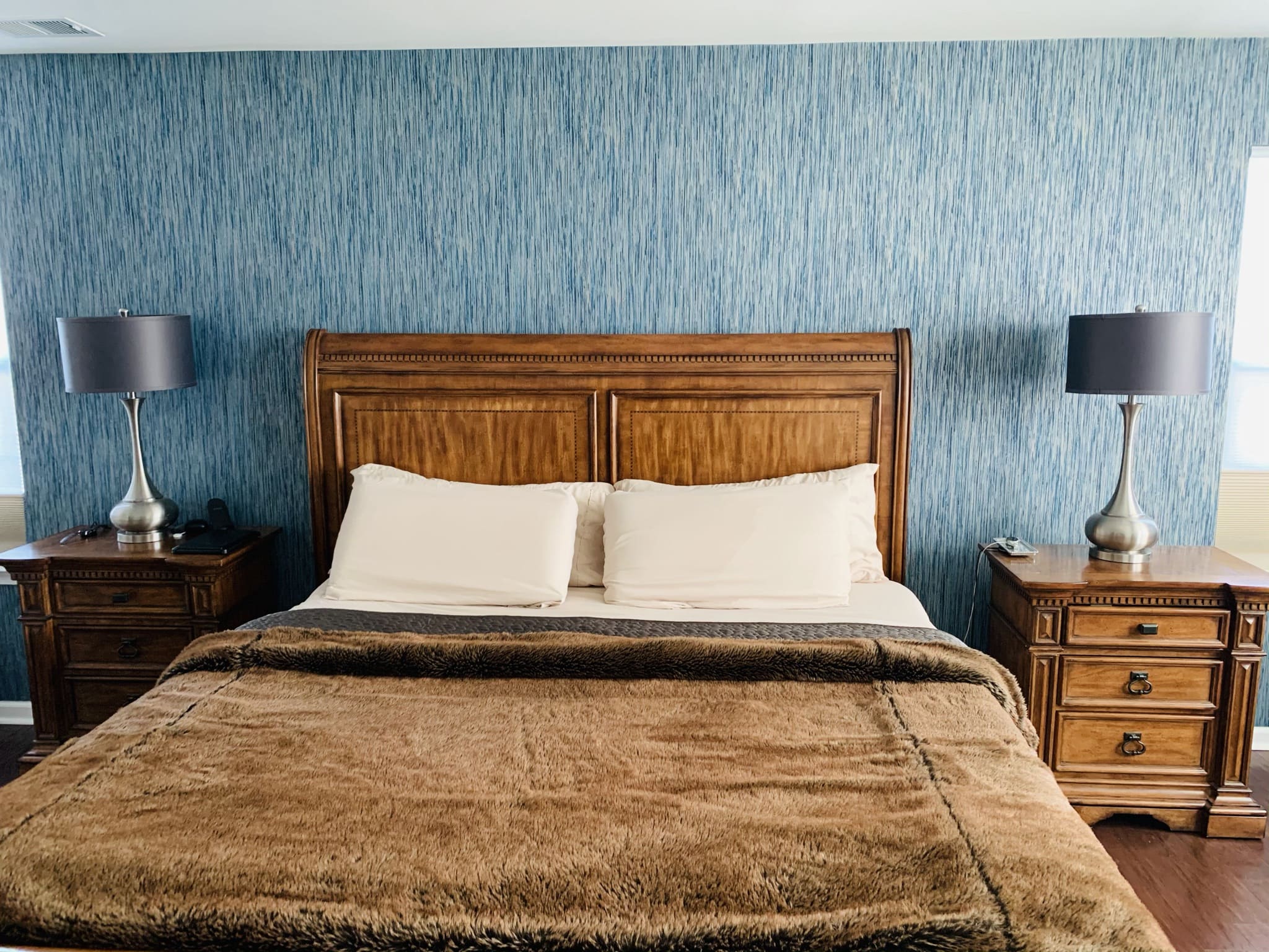 Blue accent wall wallpaper installation in Costa Blanca, Spain