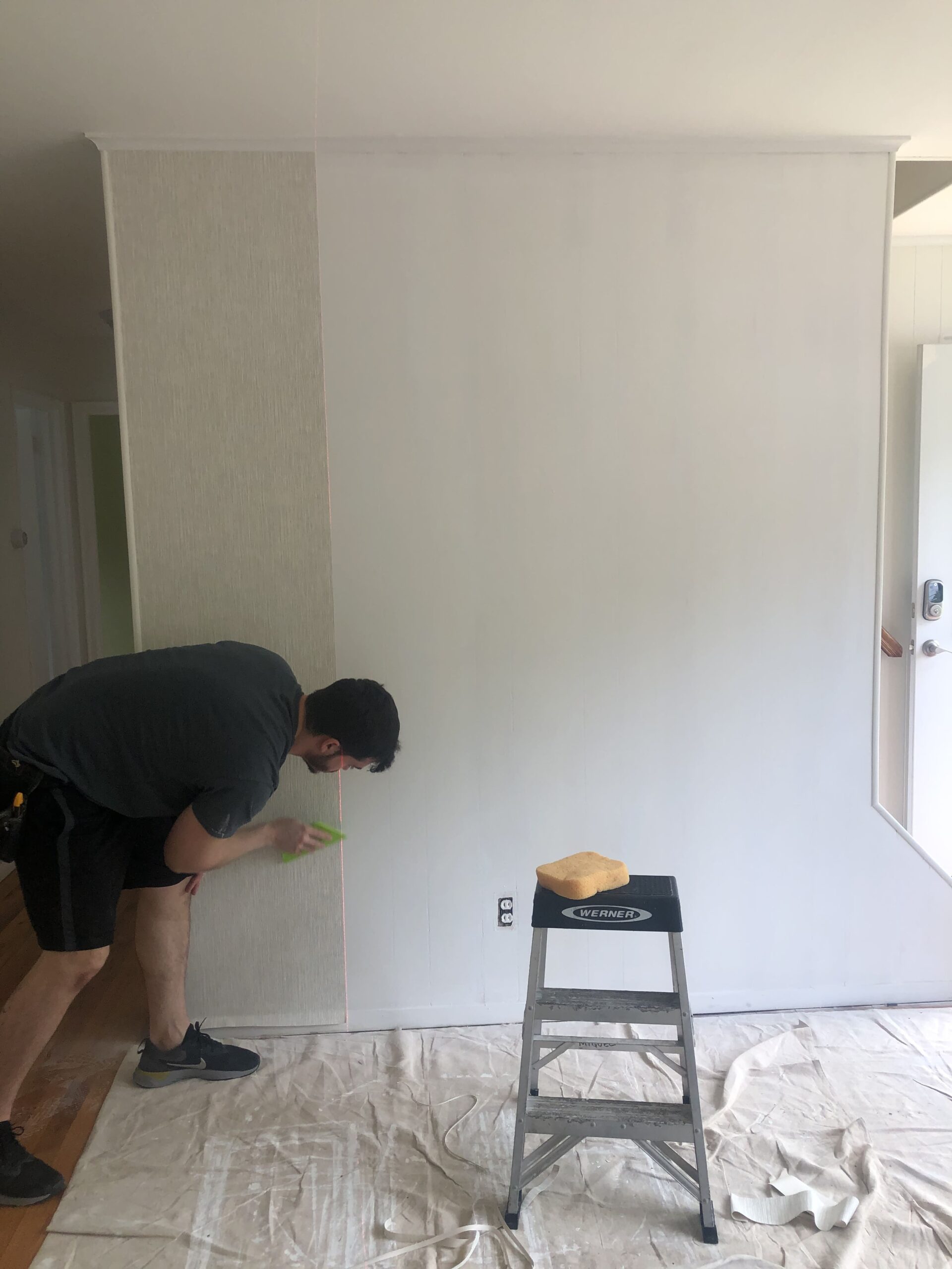 Wallpaper installer using laser level to align and install wallpaper